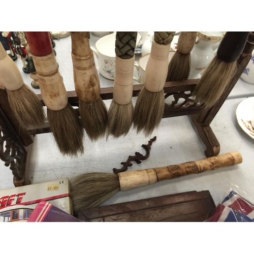 826A - A VINTAGE ORIENTAL CALLIGRAPHY SET WITH STAND AND BRUSHES