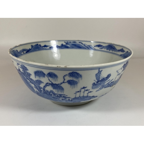 343 - AN 18TH CENTURY CHINESE BLUE AND WHITE QING PORCELAIN BOWL WITH PAGODA DESIGN, FOUR CHARACTER DOUBLE... 