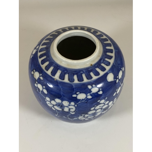 344 - AN EARLY 20TH CENTURY CHINESE BLUE AND WHITE PRUNUS BLOSSOM GINGER JAR, DOUBLE RING MARK TO BASE, HE... 