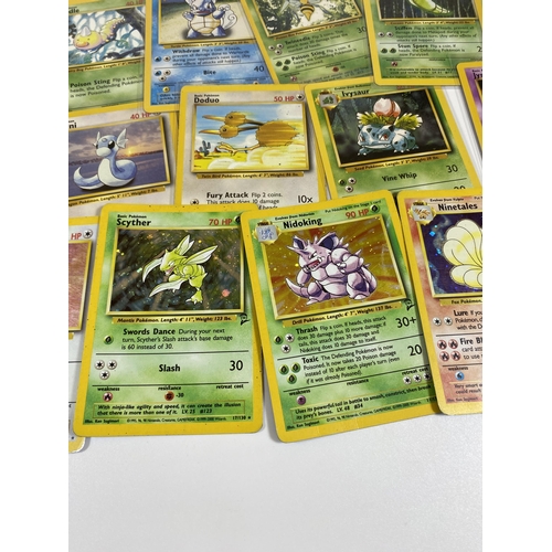 322 - A COLLECTION OF 1999 POKEMON BASE SET CARDS, 1ST EDITION HOLO MACHAMP AND OTHER HOLOS, RAICHU, SQUIR... 