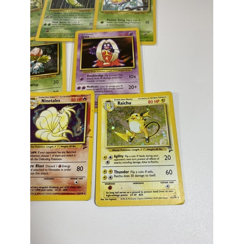 322 - A COLLECTION OF 1999 POKEMON BASE SET CARDS, 1ST EDITION HOLO MACHAMP AND OTHER HOLOS, RAICHU, SQUIR... 