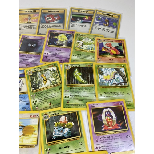 322 - A COLLECTION OF 1999 POKEMON BASE SET CARDS, 1ST EDITION HOLO MACHAMP AND OTHER HOLOS, RAICHU, SQUIR... 