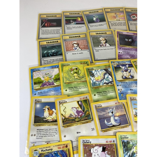 322 - A COLLECTION OF 1999 POKEMON BASE SET CARDS, 1ST EDITION HOLO MACHAMP AND OTHER HOLOS, RAICHU, SQUIR... 