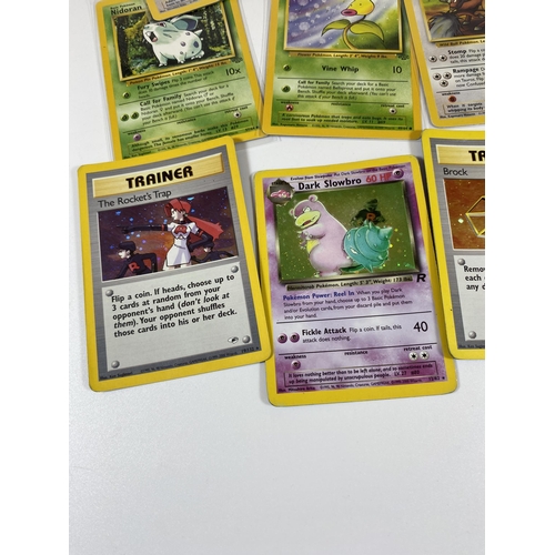 323 - A COLLECTION OF 1999 POKEMON JUNGLE SET CARDS, TEAM ROCKET HOLO CARDS, DARK ALAKAZAM ETC