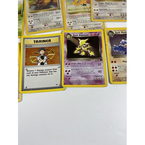 323 - A COLLECTION OF 1999 POKEMON JUNGLE SET CARDS, TEAM ROCKET HOLO CARDS, DARK ALAKAZAM ETC