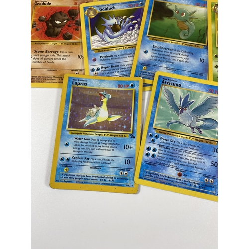 324 - A COLLECTION OF 1999 POKEMON FOSSIL SET CARDS, HOLO HITMONLEE, LAPRAS, MEWTWO PROMO ETC