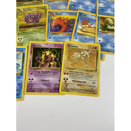 324 - A COLLECTION OF 1999 POKEMON FOSSIL SET CARDS, HOLO HITMONLEE, LAPRAS, MEWTWO PROMO ETC