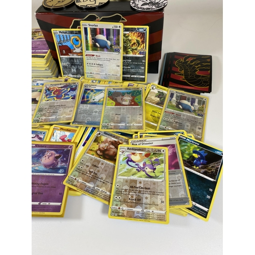 331 - A POKEMON TRAINER BOX OF 350+ POKEMON CARDS, RARES, HOLOS, COUNTERS ETC