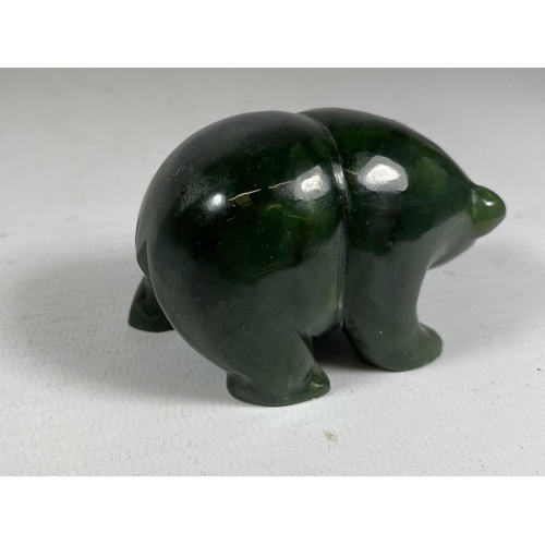 351 - AN ORIENTAL JADE TYPE HARDSTONE BEAR MODEL, HEIGHT 5CM