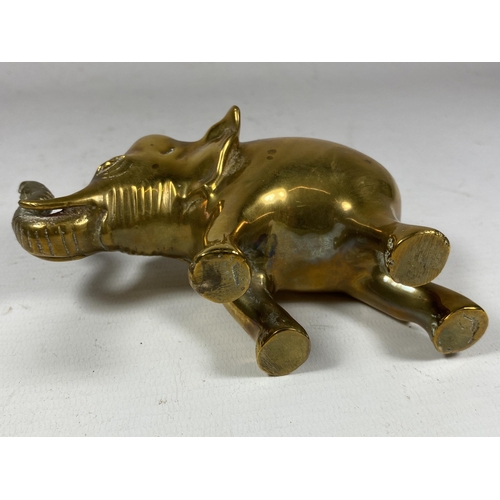 352 - A VINTAGE ORIENTAL SOLID BRASS MODEL OF AN ELEPHANT, HEIGHT 9CM