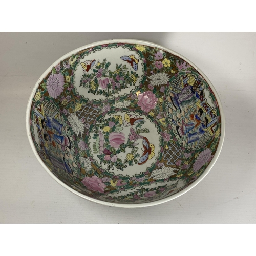 355 - A LARGE CHINESE CANTON FAMILLE ROSE PUNCH BOWL DECORATED WITH ENAMELLED FIGURAL DESIGN ON A TURNED W... 