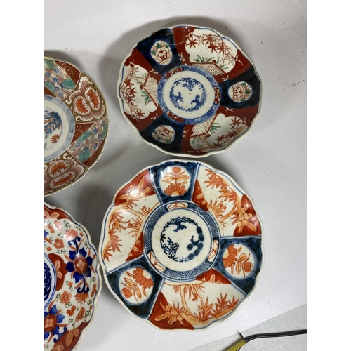 358 - A COLLECTION OF SIX JAPANESE MEIJI PERIOD SCALLOPED RIM IMARI PLATES, DIAMETER 21CM