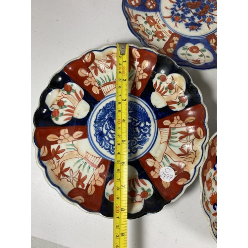 358 - A COLLECTION OF SIX JAPANESE MEIJI PERIOD SCALLOPED RIM IMARI PLATES, DIAMETER 21CM