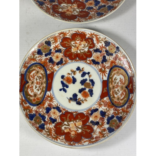 360 - A PAIR OF JAPANESE MID 19TH CENTURY IMARI PLATES, DIAMETER 19CM