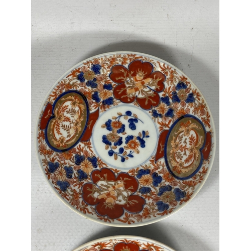 360 - A PAIR OF JAPANESE MID 19TH CENTURY IMARI PLATES, DIAMETER 19CM