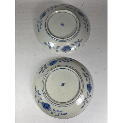 360 - A PAIR OF JAPANESE MID 19TH CENTURY IMARI PLATES, DIAMETER 19CM