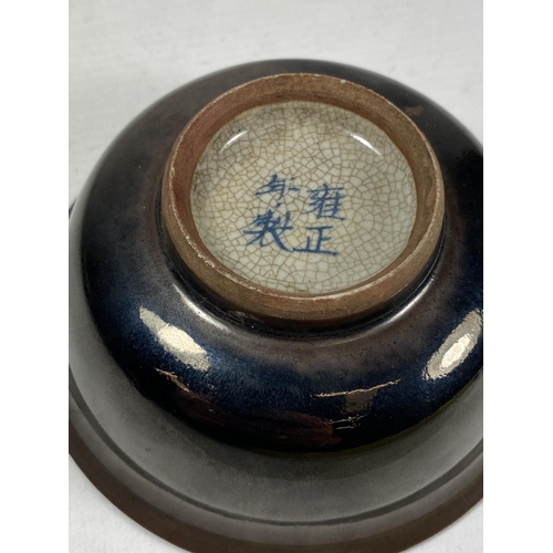 363 - A CHINESE JIAN WARE STYLE TENMOKU GLAZE BOWL WITH FOUR CHARACTER MARK TO BASE, DIAMETER 12CM