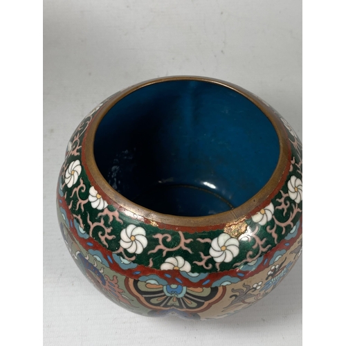 366 - AN EARLY 20TH CENTURY CHINESE CLOISONNE POT WITH FLORAL DESIGN PANEL DESIGN, HEIGHT 12CM