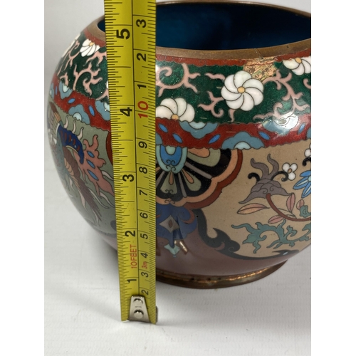 366 - AN EARLY 20TH CENTURY CHINESE CLOISONNE POT WITH FLORAL DESIGN PANEL DESIGN, HEIGHT 12CM