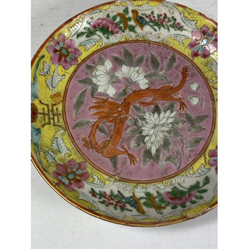 367 - AN EARLY 20TH CENTURY CHINESE FAMILLE JAUNE DRAGON DESIGN DISH, UNMARKED, DIAMETER 13CM