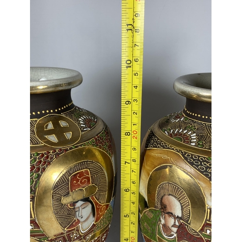 368 - A PAIR OF JAPANESE SATSUMA OVOID FORM VASES WITH FIGURAL DESIGN, HEIGHT 24.5CM