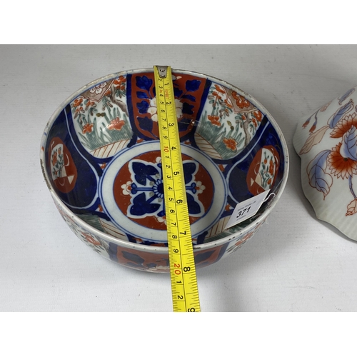 371 - TWO JAPANESE IMARI BOWLS TO INCLUDE PANELLED DESIGN BOWL