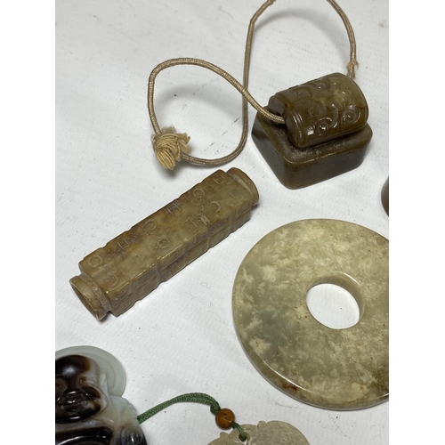 381 - A MIXED GROUP OF ORIENTAL HARDSTONE ITEMS, BRUSH / THUMB RINGS, FISH & BUDDHA PENDANT ETC