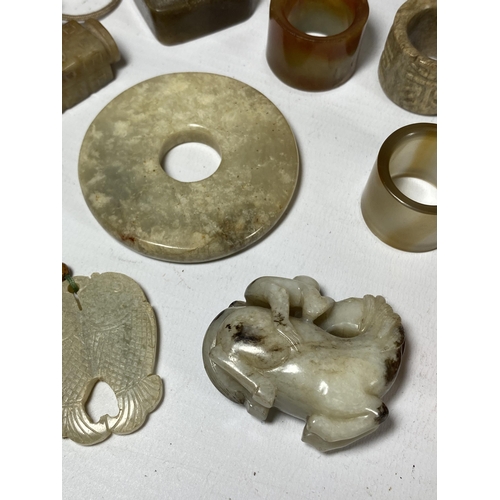 381 - A MIXED GROUP OF ORIENTAL HARDSTONE ITEMS, BRUSH / THUMB RINGS, FISH & BUDDHA PENDANT ETC