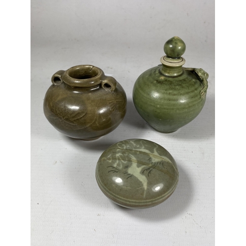 390 - A GROUP OF THREE CHINESE CELADON PORCELAIN ITEMS, SCENT BOTTLE WITH FROG DESIGN, LIDDED POT AND SMAL... 