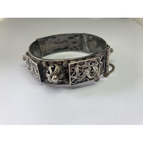 524 - A SILVER EASTERN BANGLE