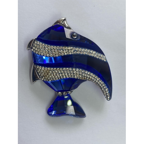 532 - A SWAROVSKI ANGEL FISH CRYSTAL BROOCH