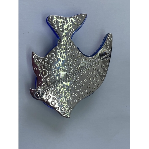 532 - A SWAROVSKI ANGEL FISH CRYSTAL BROOCH