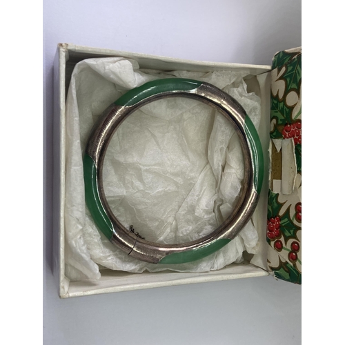 539 - A JADE BANGLE IN A PRESENTATION BOX