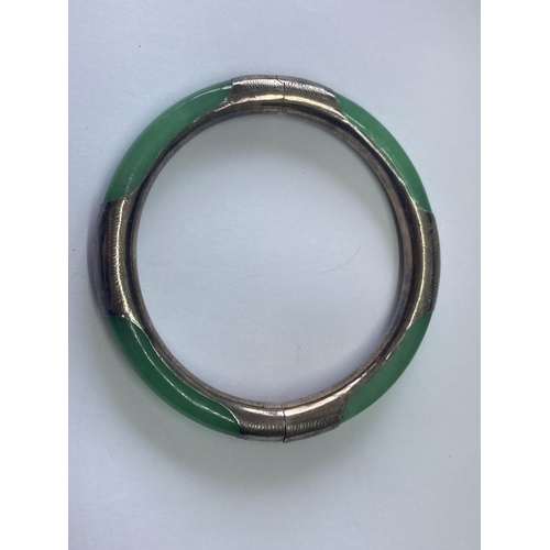 539 - A JADE BANGLE IN A PRESENTATION BOX