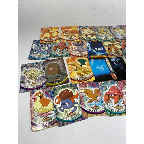 343 - A COLLECTION OF TOPPS POKEMON SERIES 1 & 2 TRADING CARDS, CHARIZARD ETC