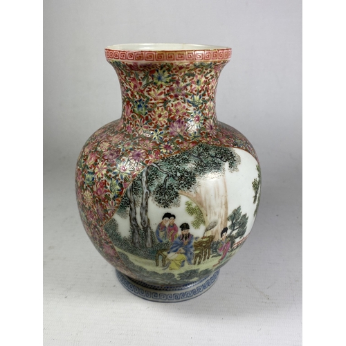 404 - A 20TH CENTURY CHINESE ENAMEL DESIGN FLORAL VASE, SEAL MARK TO BASE, HEIGHT 18CM