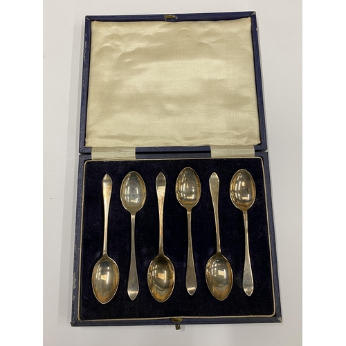 2 - A CASED SET OF SIX HALLMARKED SILVER TEASPOONS, TOTAL WEIGHT 52G