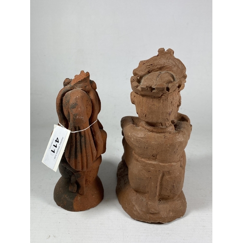 411 - TWO UNUSUAL UGANDAN POTTERY / TERRACOTTA MODELS, HEIGHT 16CM