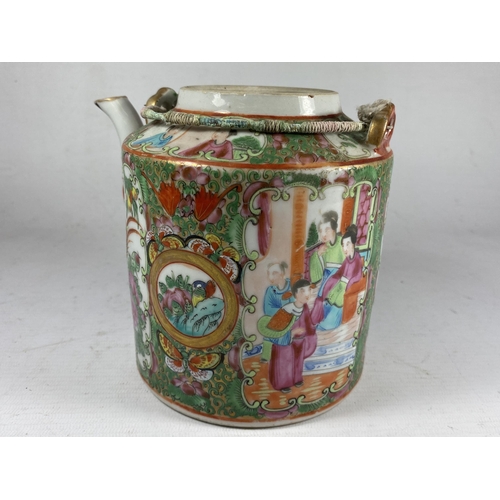 413 - A 19TH CENTURY CHINESE CANTON FAMILLE ROSE MEDALLION TEAPOT, HEIGHT 16CM