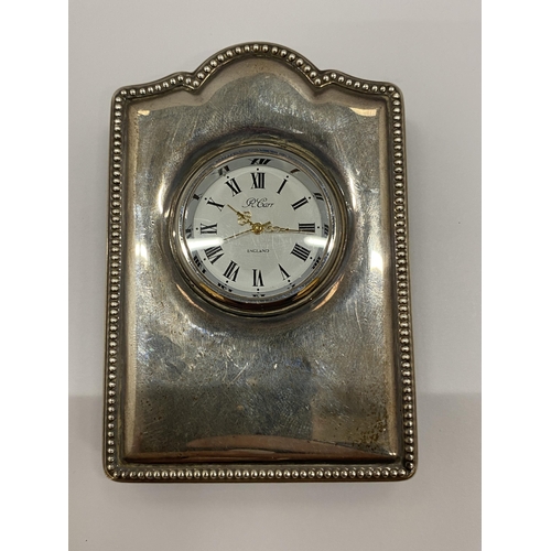 18 - A ROBERT CARR SHEFFIELD HALLMARKED SILVER SMALL CLOCK WITH MILLENIUM 2000 HALLMARKS, 9 X 6CM