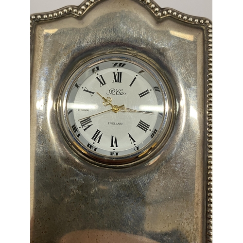 18 - A ROBERT CARR SHEFFIELD HALLMARKED SILVER SMALL CLOCK WITH MILLENIUM 2000 HALLMARKS, 9 X 6CM