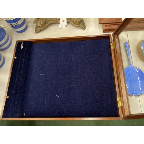 28 - A VINTAGE OAK TABLE TOP JEWELLERY DISPLAY CASE, 40 X 50CM