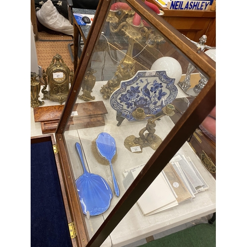 28 - A VINTAGE OAK TABLE TOP JEWELLERY DISPLAY CASE, 40 X 50CM