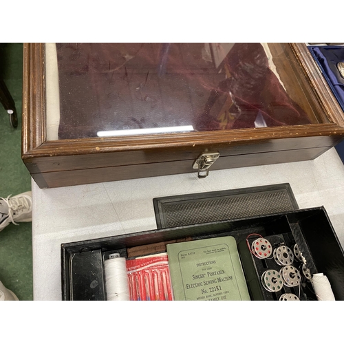 33 - A VINTAGE OAK TABLE TOP JEWELLERY DISPLAY CASE, 41 X 56CM