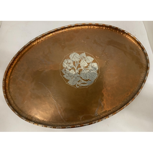 51 - AN ARTS AND CRAFTS HUGH WALLIS COPPER INLAID CHARGER, SIGNED 'H.W', DIAMETER 55CM