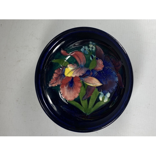 54 - A WALTER MOORCROFT 'ORCHID' PATTERN PEDESTAL BOWL, DIAMETER 16.5CM