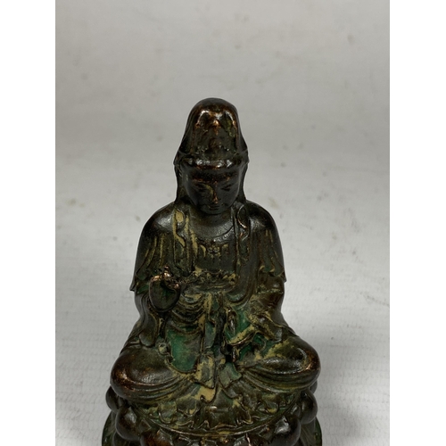 416 - A SMALL BRONZE MODEL OF A BUDDHA