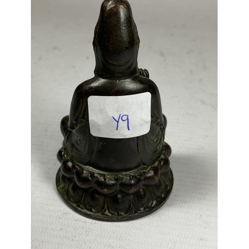 416 - A SMALL BRONZE MODEL OF A BUDDHA