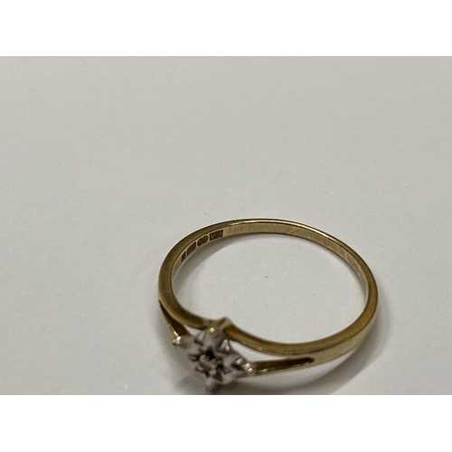 452 - A 9CT YELLOW GOLD DIAMOND SOLITAIRE RING, WEIGHT 1.2G