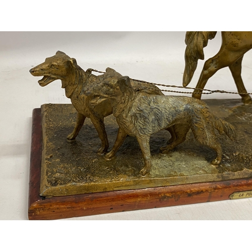 62 - A VINTAGE METAL FIGURE GROUP OF A HUNTER, HORSE AND TWO DOGS - 'LA POURSUITE', HEIGHT 23CM